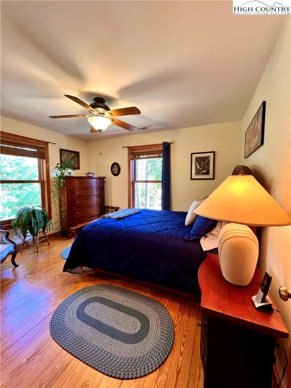 Image number 17 for the current listing