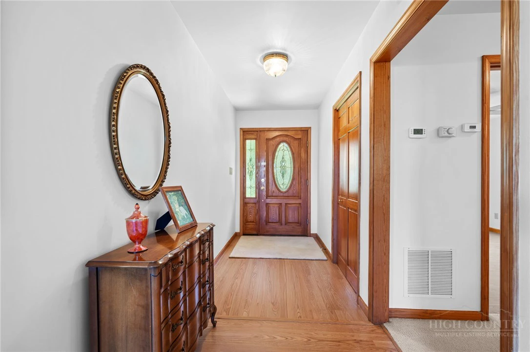 Image number 4 for the current listing