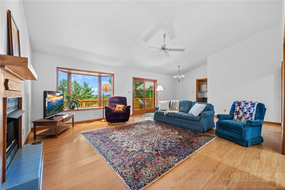 Image number 5 for the current listing