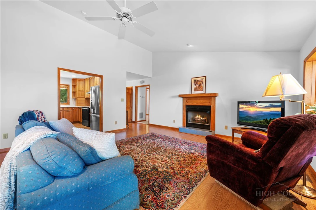 Image number 6 for the current listing