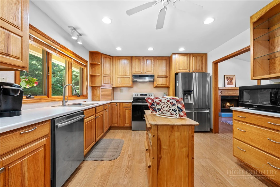 Image number 11 for the current listing