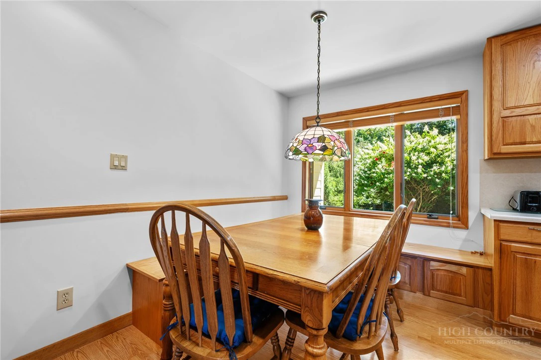 Image number 12 for the current listing