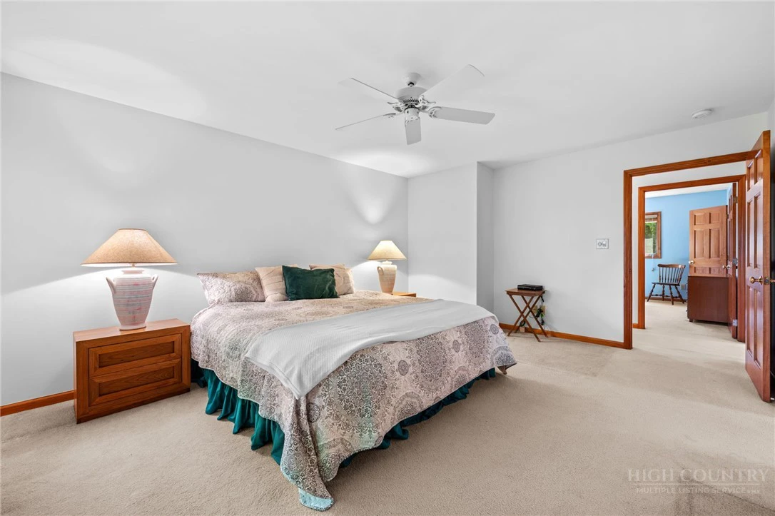 Image number 18 for the current listing
