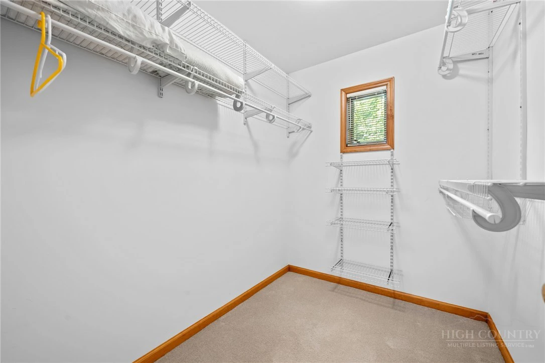 Image number 19 for the current listing