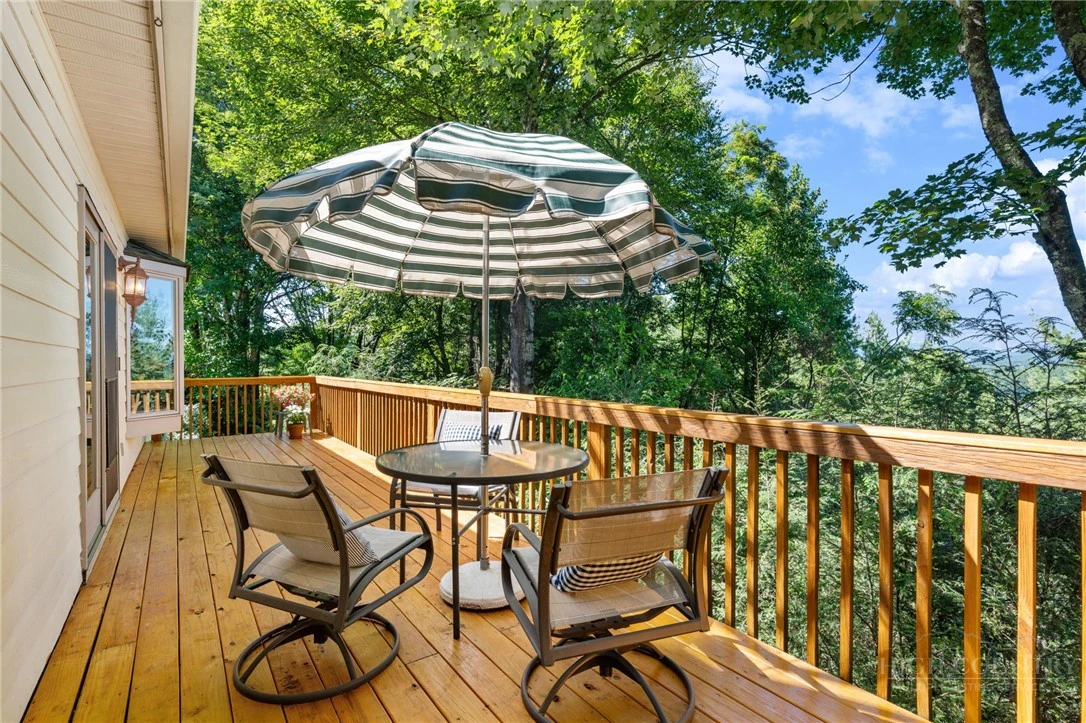 Image number 14 for the current listing