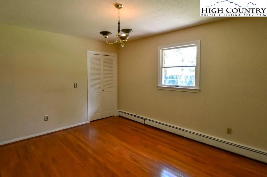 Image number 16 for the current listing