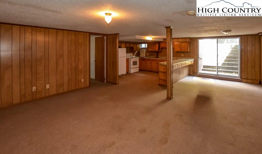Image number 11 for the current listing