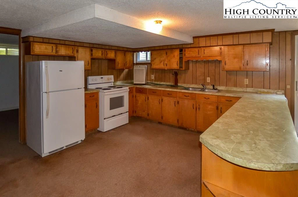 Image number 10 for the current listing