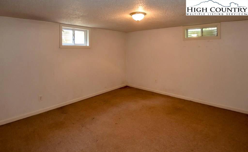 Image number 8 for the current listing