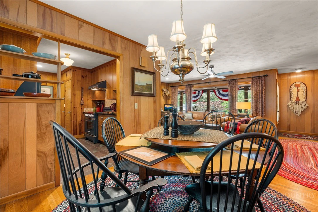 Image number 13 for the current listing