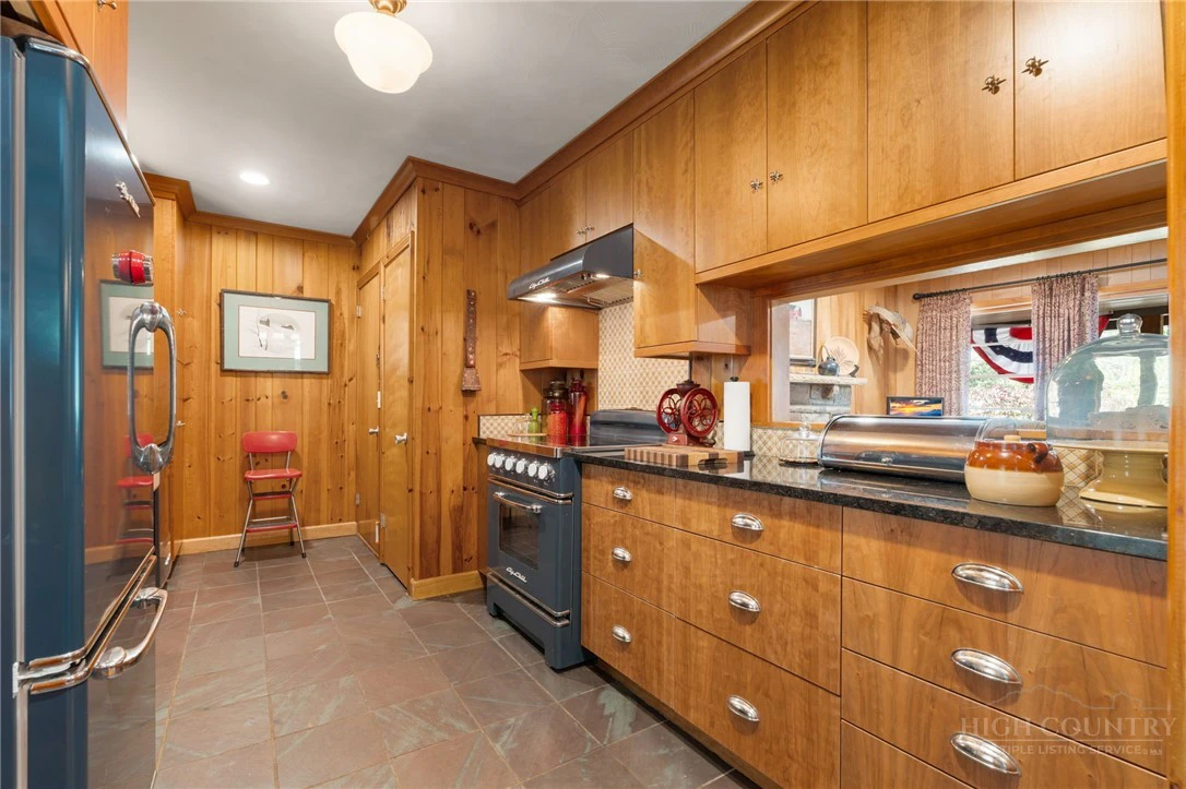 Image number 14 for the current listing
