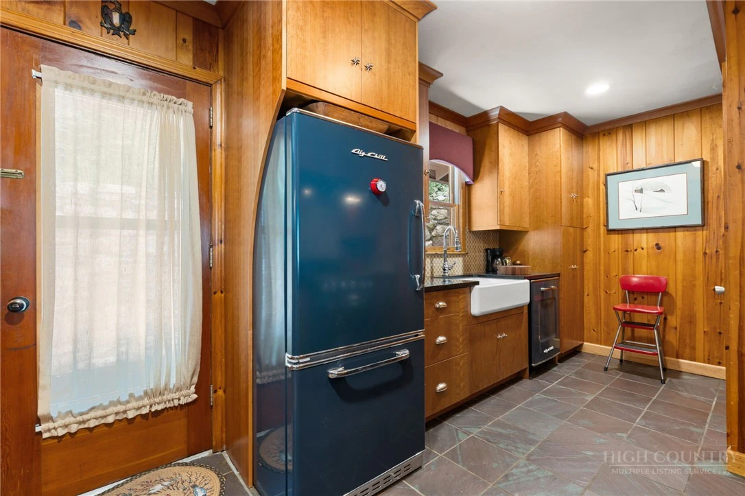 Image number 15 for the current listing