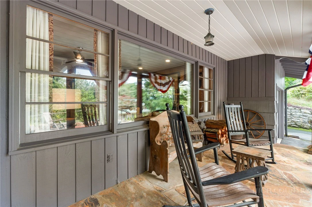 Image number 4 for the current listing