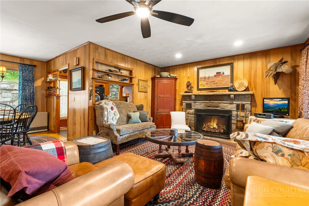 Image number 8 for the current listing