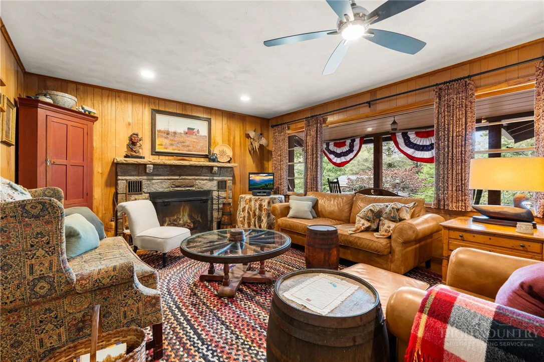Image number 9 for the current listing