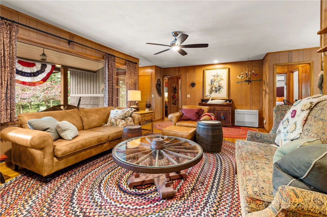 Image number 10 for the current listing