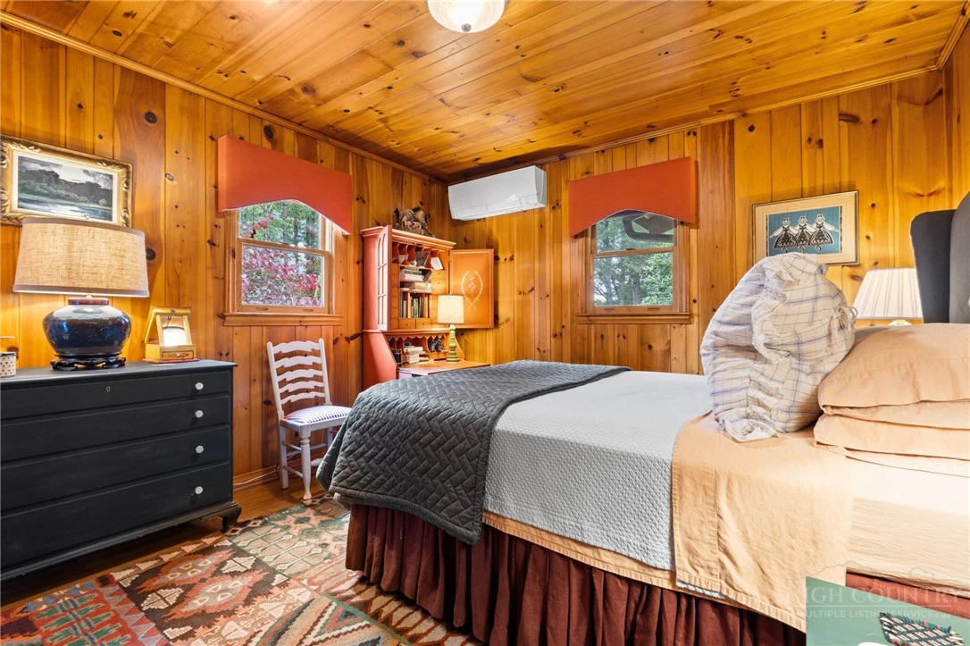 Image number 18 for the current listing