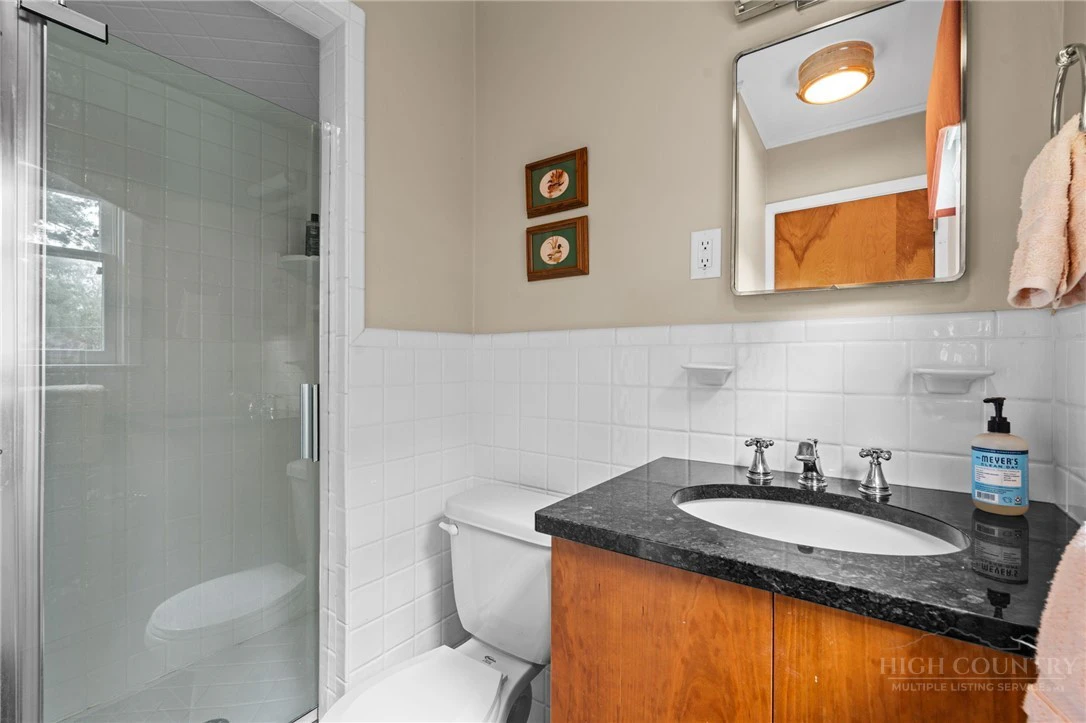 Image number 20 for the current listing