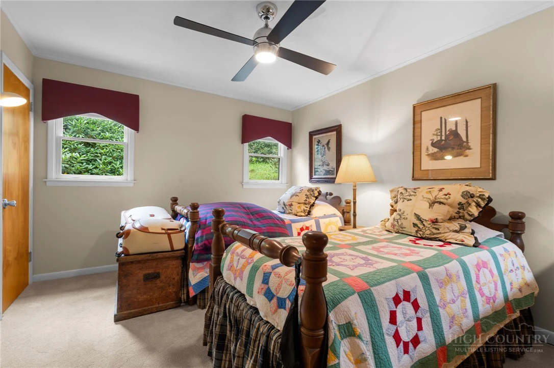 Image number 21 for the current listing