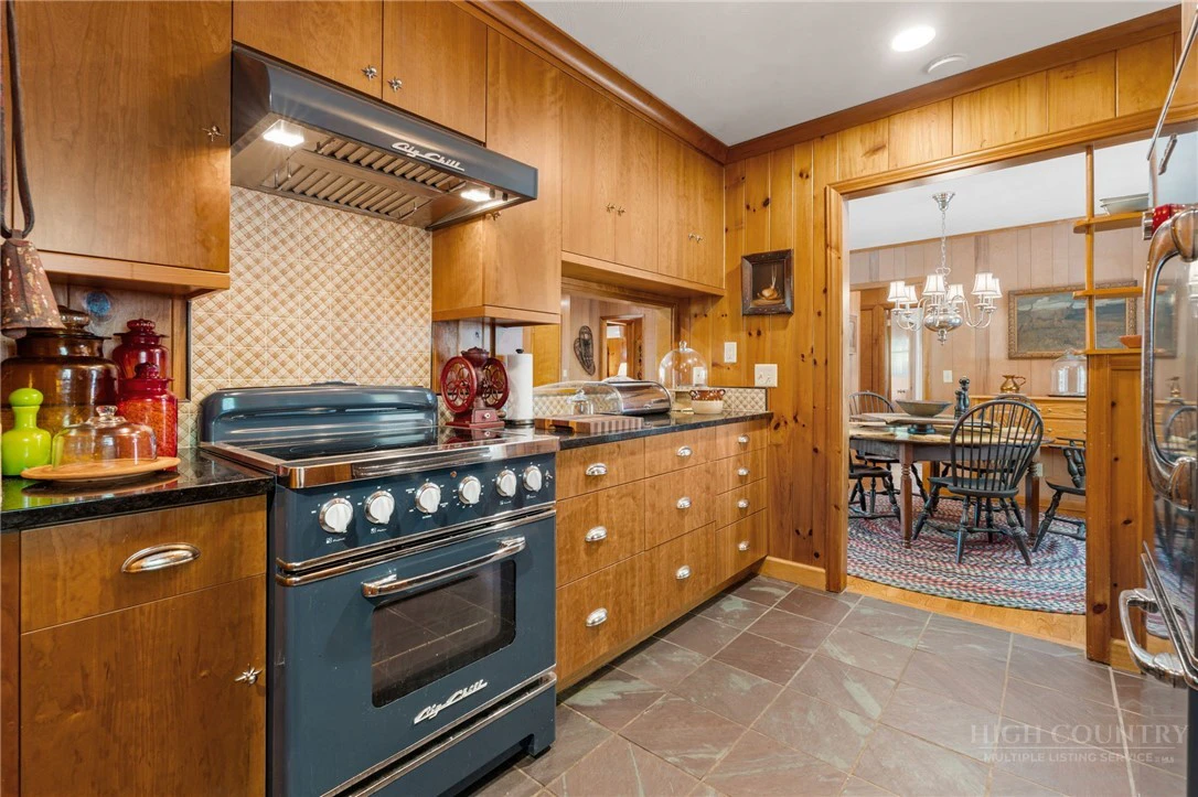 Image number 16 for the current listing