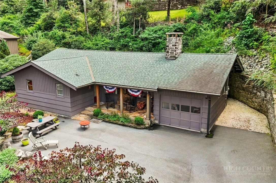 Image number 1 for the current listing