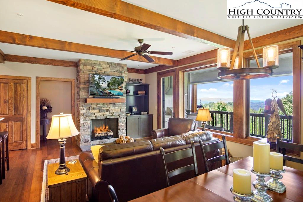 Image number 1 for the current listing