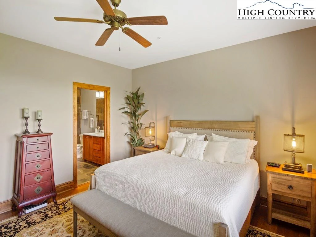 Image number 6 for the current listing