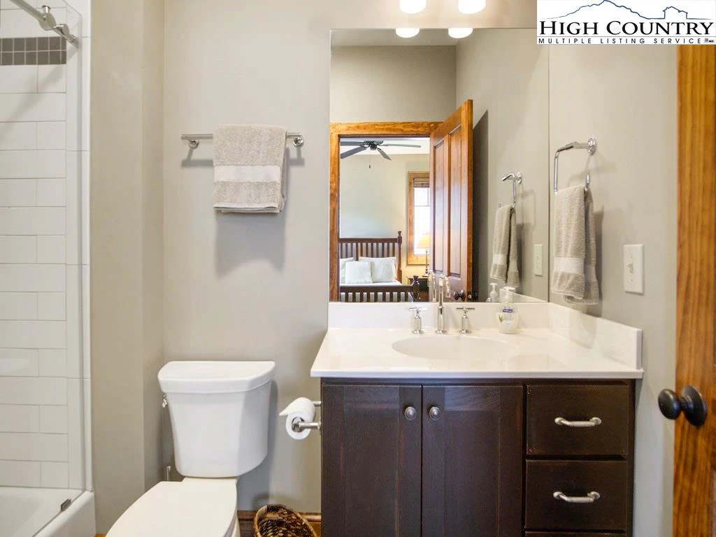 Image number 2 for the current listing