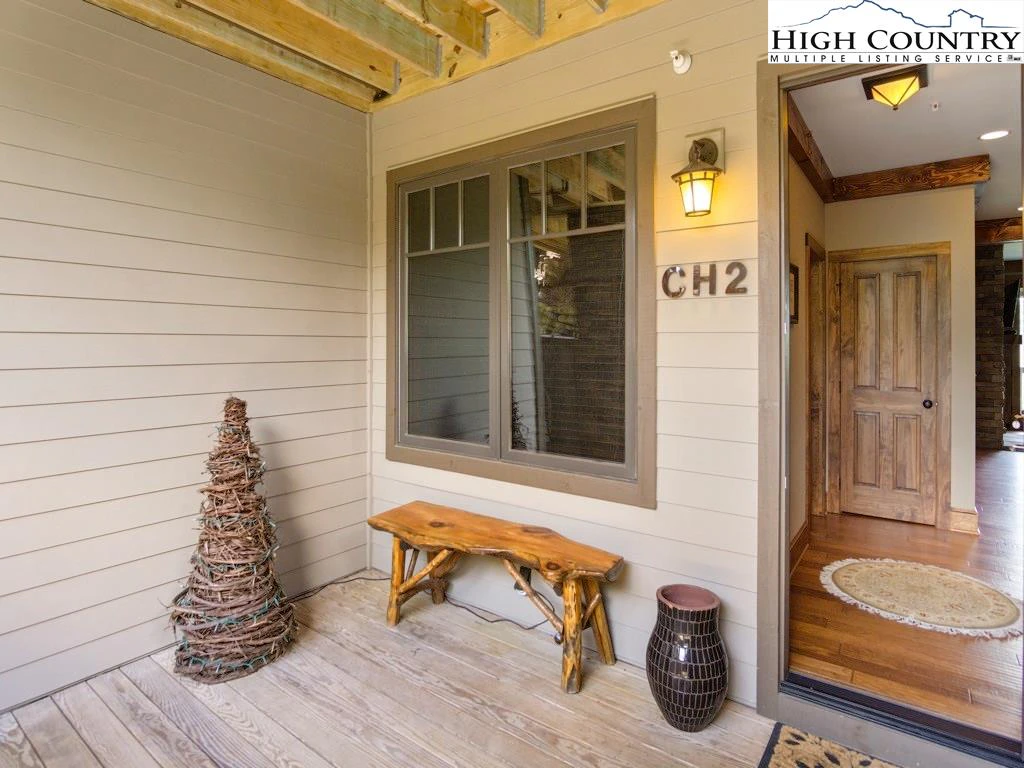 Image number 17 for the current listing