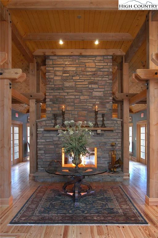 Image number 20 for the current listing