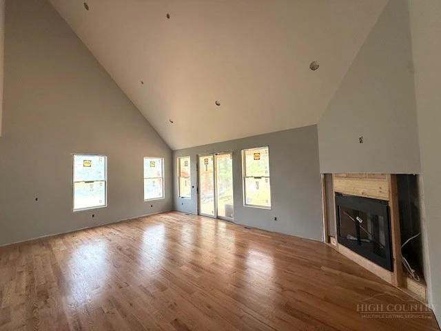 Image number 13 for the current listing