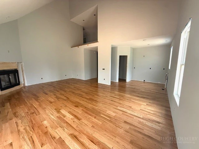 Image number 2 for the current listing