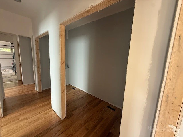 Image number 9 for the current listing