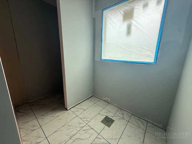Image number 3 for the current listing