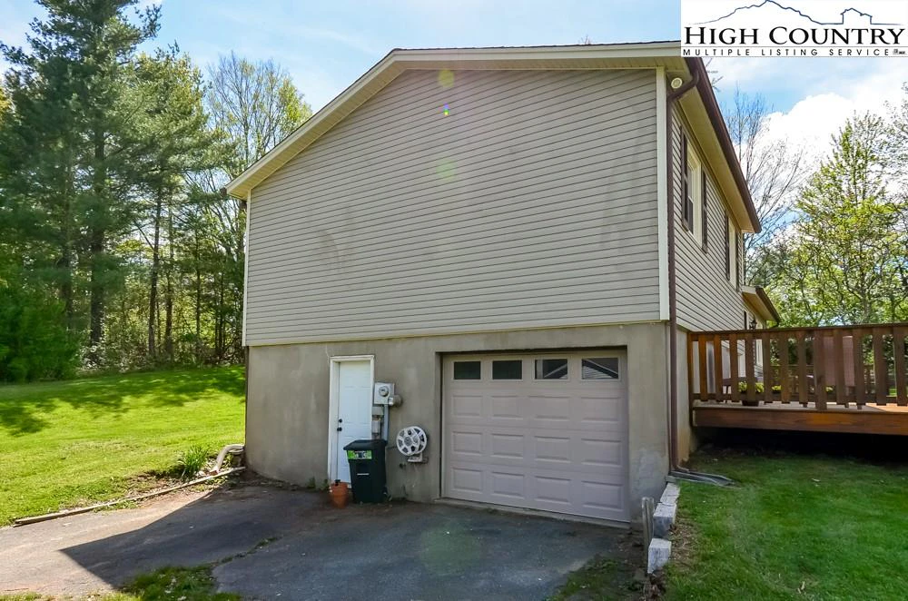 Image number 15 for the current listing