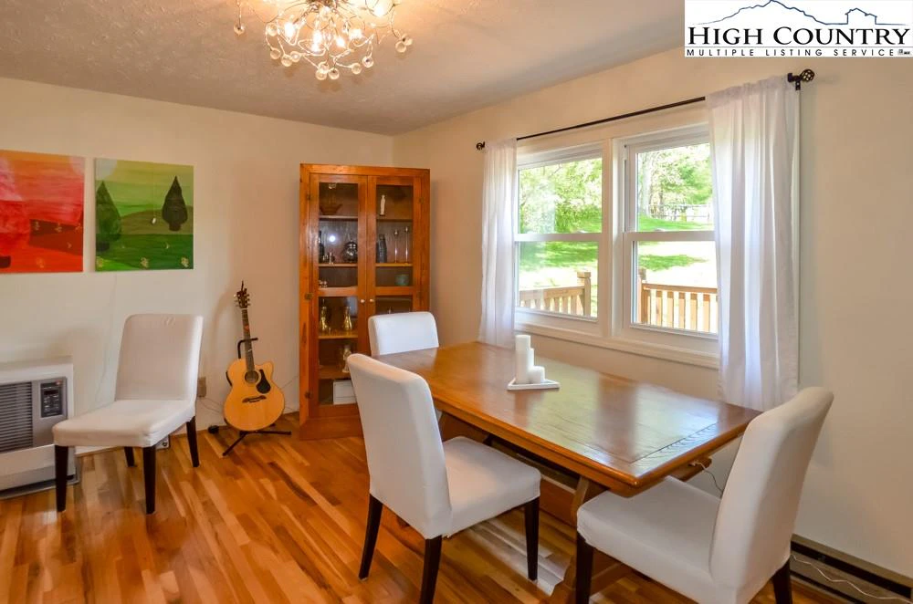 Image number 5 for the current listing