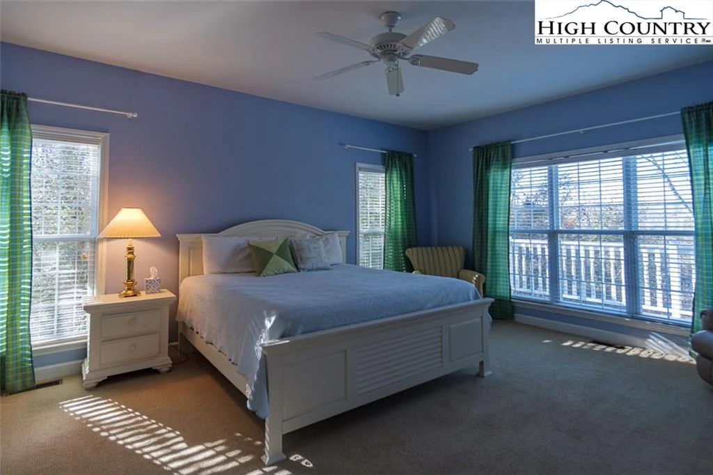 Image number 2 for the current listing