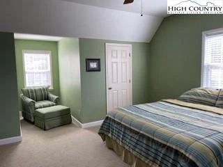 Image number 3 for the current listing