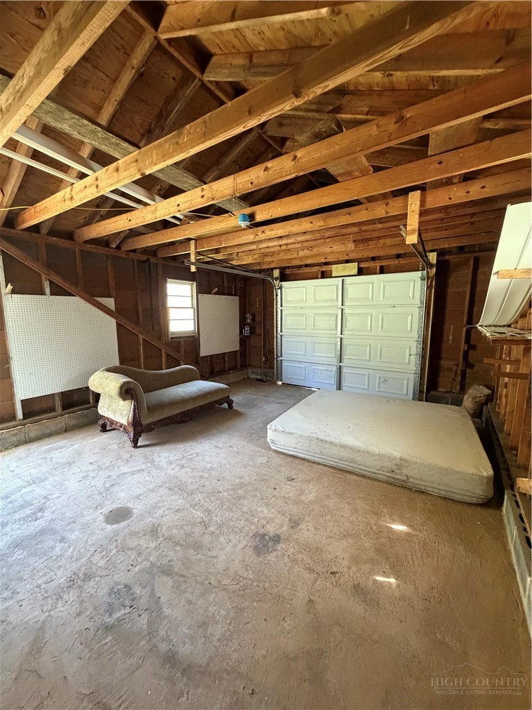 Image number 15 for the current listing