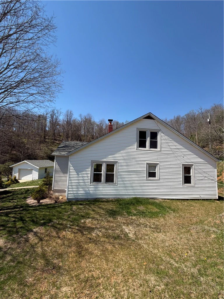 Image number 17 for the current listing