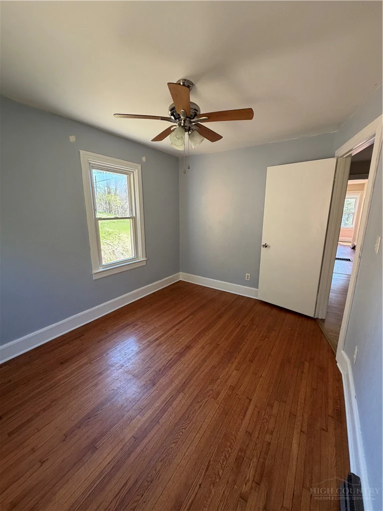 Image number 3 for the current listing