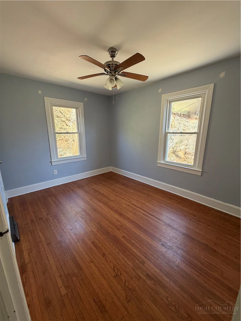 Image number 4 for the current listing