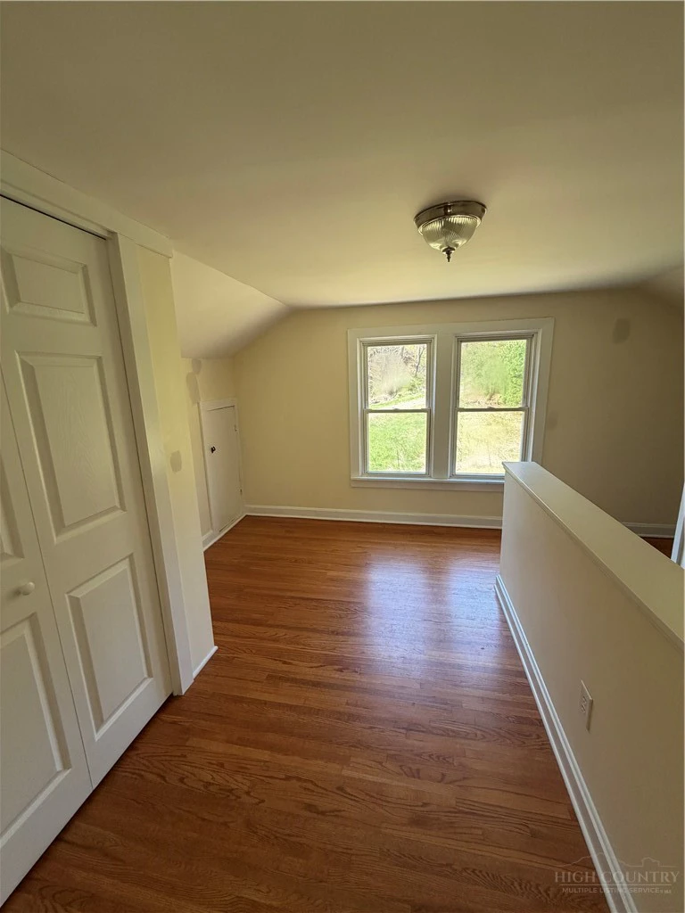 Image number 7 for the current listing