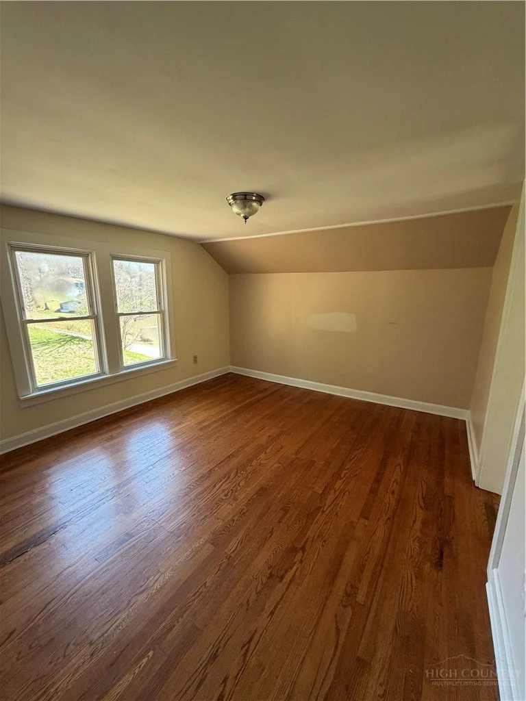 Image number 8 for the current listing