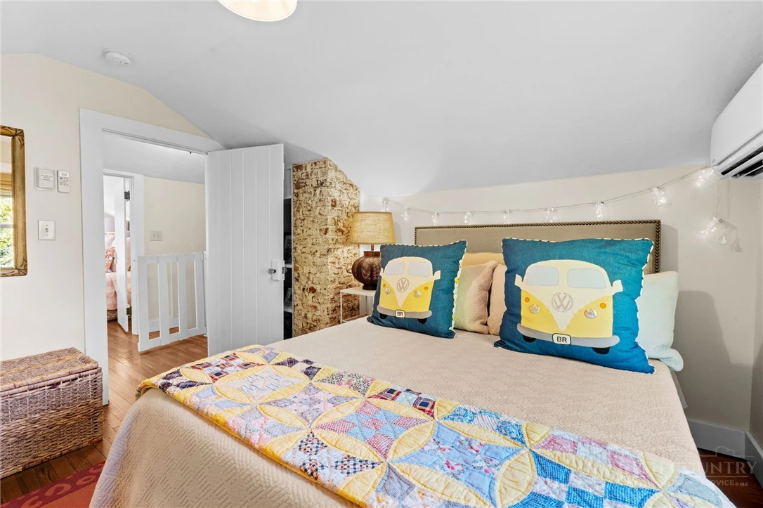 Image number 3 for the current listing