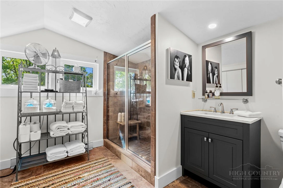 Image number 5 for the current listing