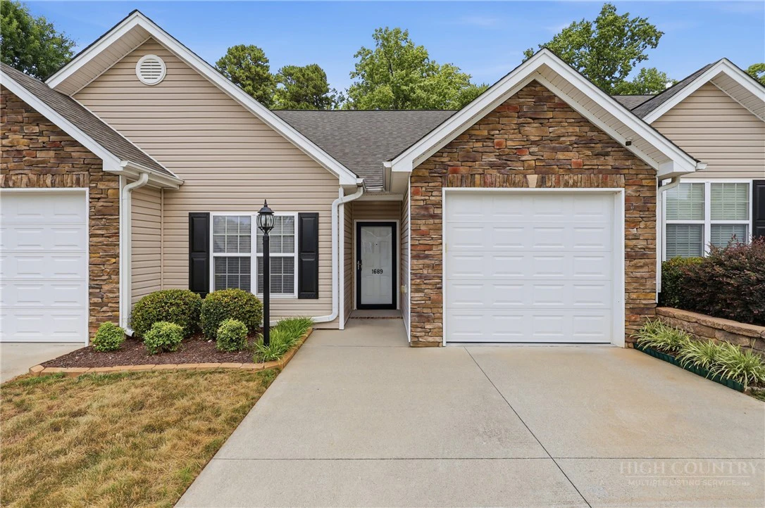 Image number 1 for the current listing