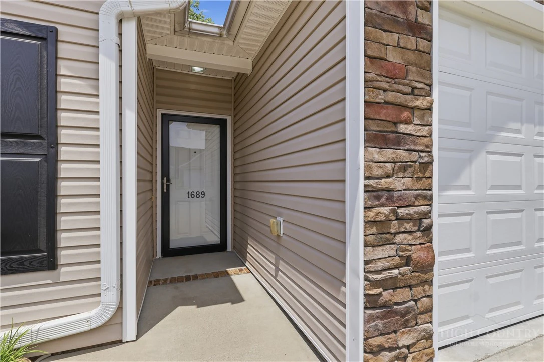 Image number 3 for the current listing
