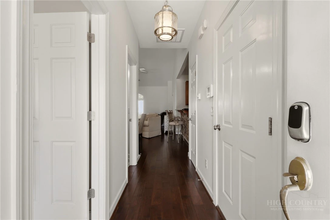Image number 4 for the current listing