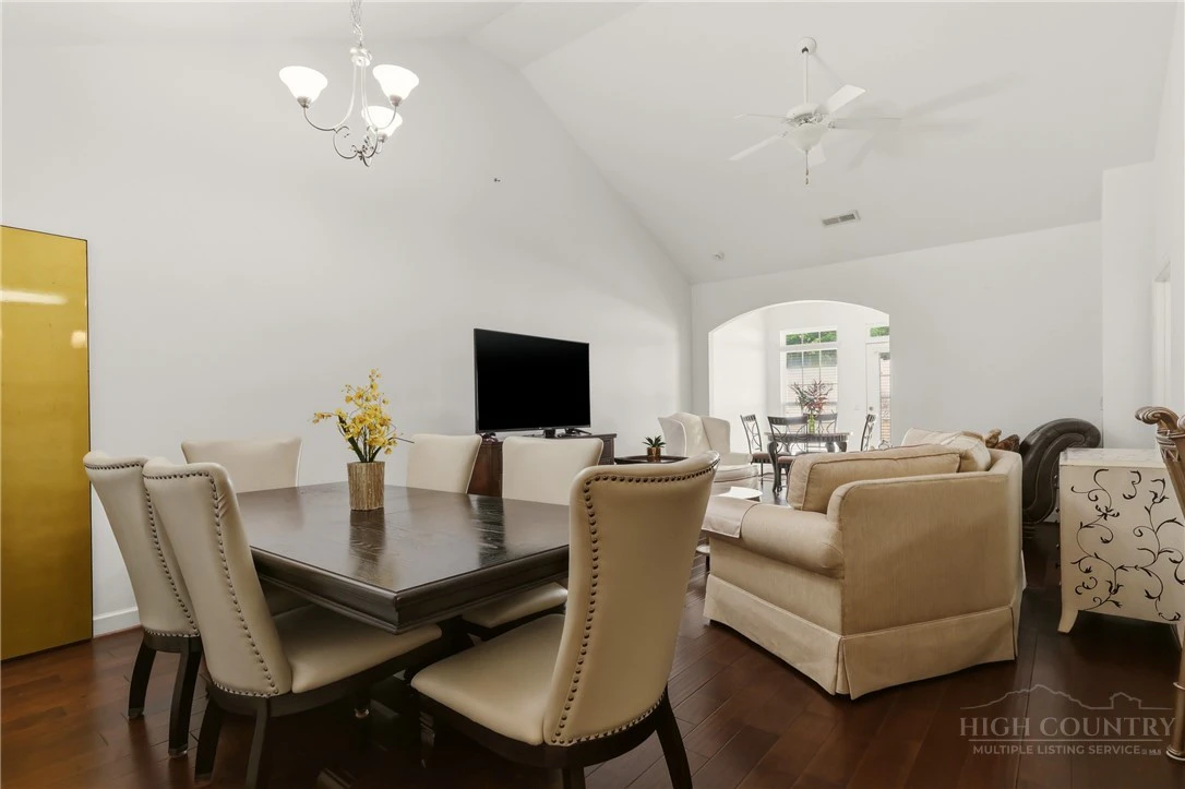 Image number 6 for the current listing